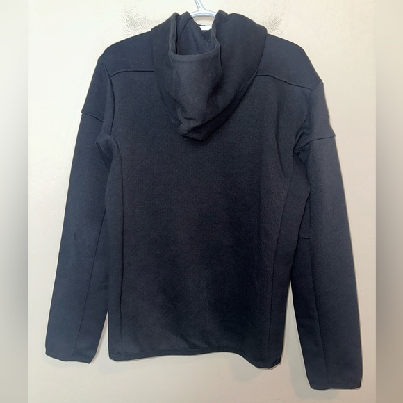 Adidas Size S - Picture 9 of 9